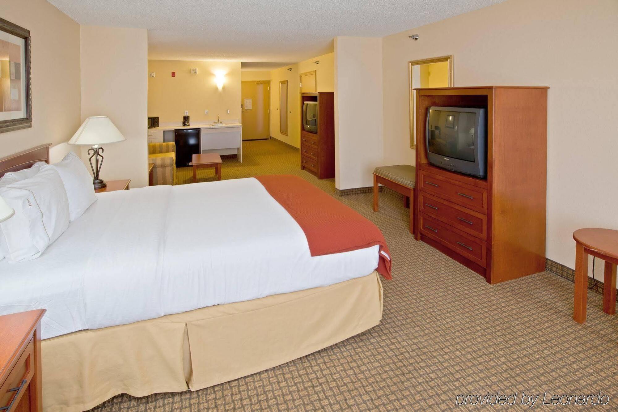 Holiday Inn Express Hotel & Suites Greenville By Ihg Exterior photo