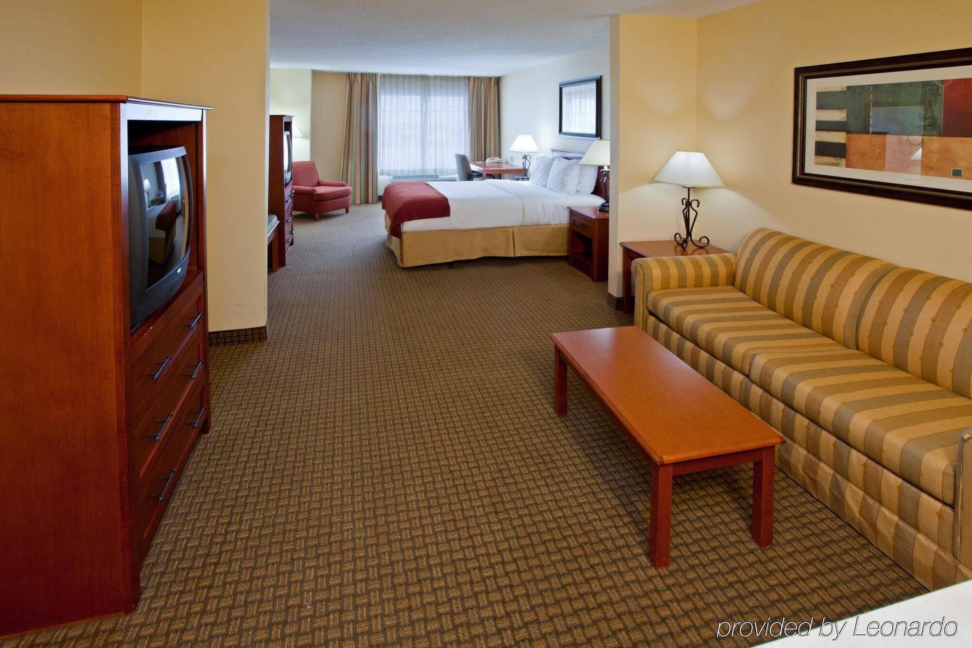 Holiday Inn Express Hotel & Suites Greenville By Ihg Exterior photo